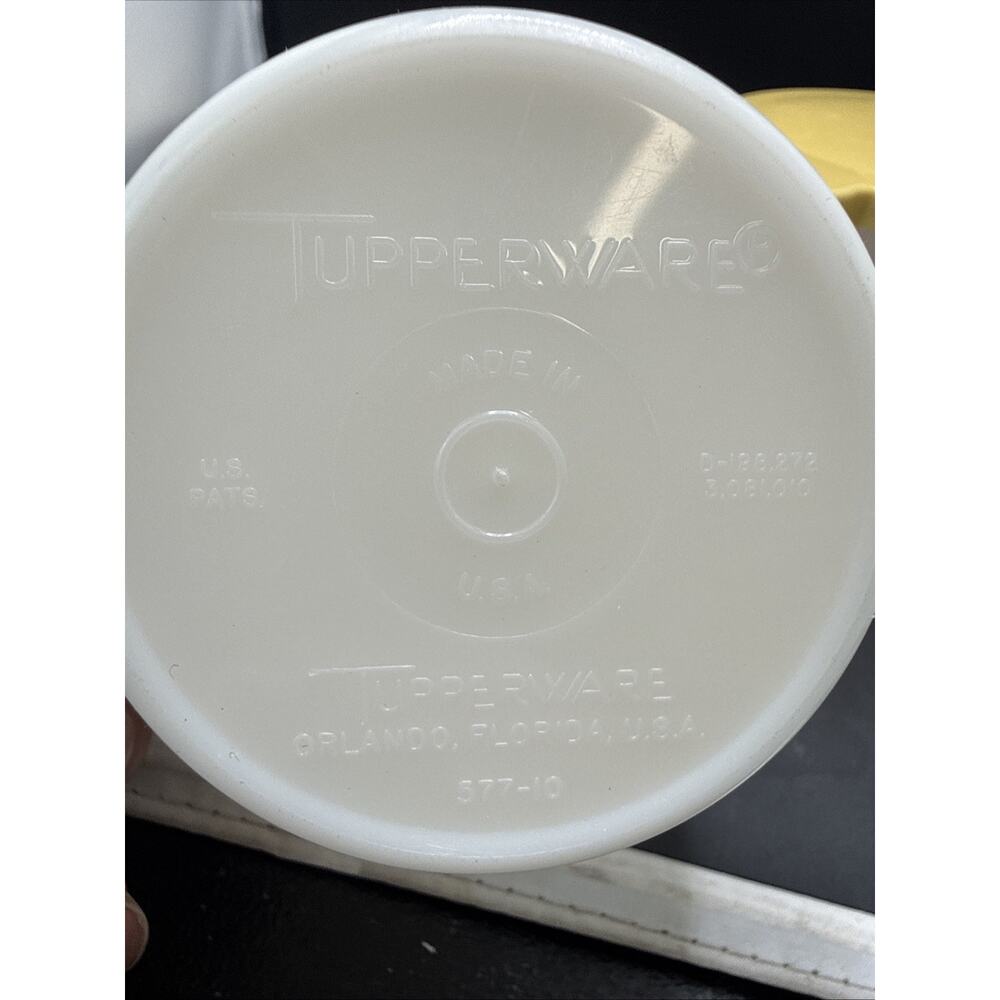 Vintage Tupperware Milk Jug w/ Flip Top Lids 574-12 577-10 Set of 2 USA - Picture 6 of 7